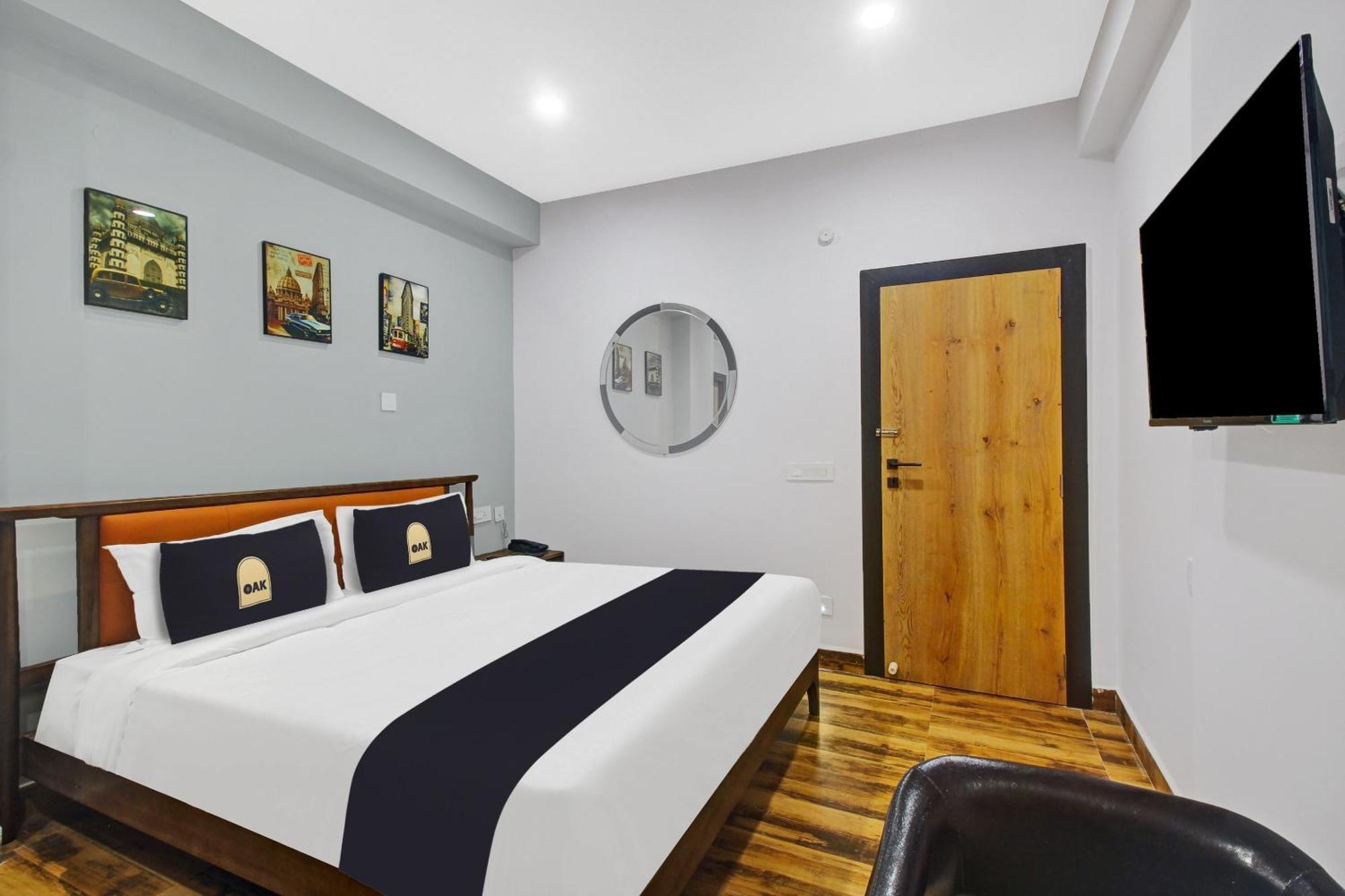 Super Townhouse Oak Hitec City Near Image Hospital Hyderabad Eksteriør bilde