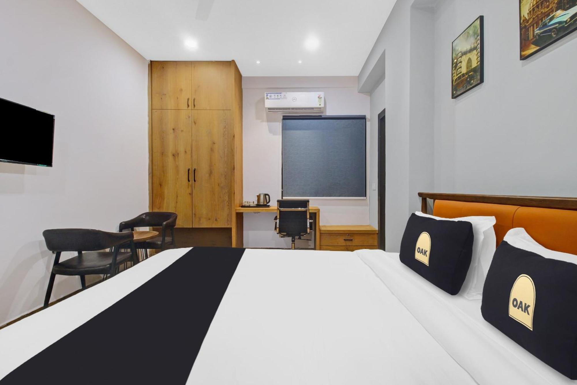 Super Townhouse Oak Hitec City Near Image Hospital Hyderabad Eksteriør bilde