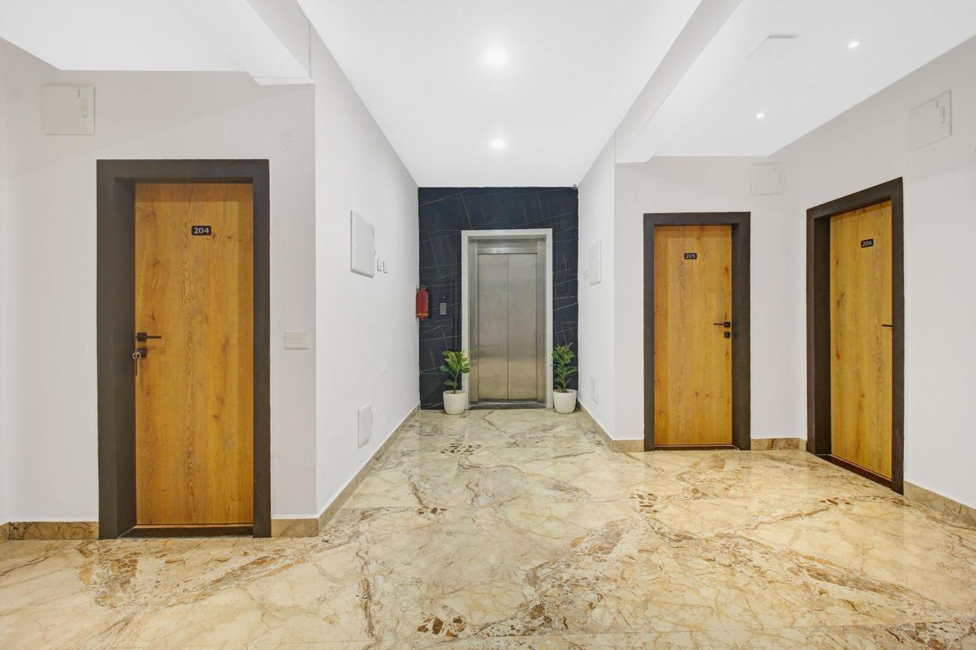 Super Townhouse Oak Hitec City Near Image Hospital Hyderabad Eksteriør bilde