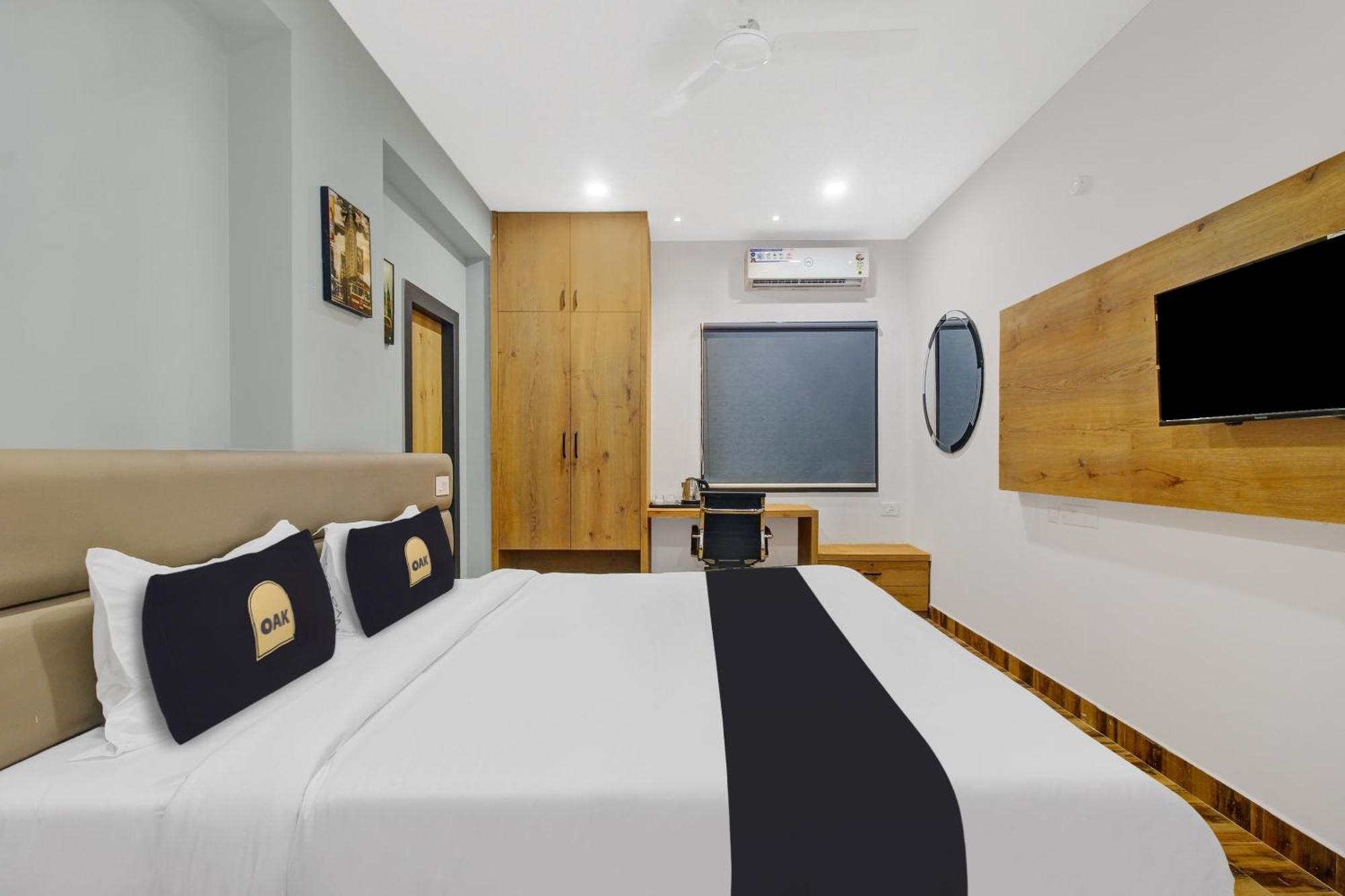 Super Townhouse Oak Hitec City Near Image Hospital Hyderabad Eksteriør bilde