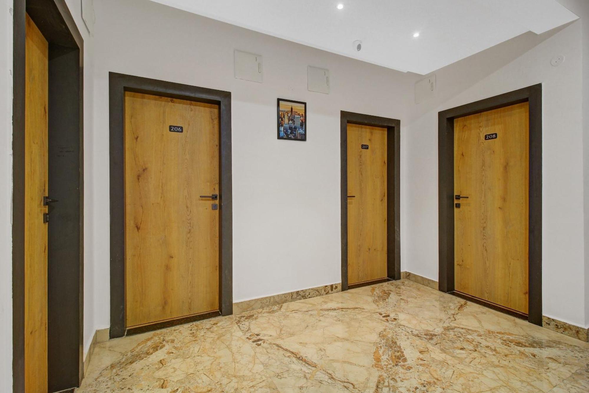Super Townhouse Oak Hitec City Near Image Hospital Hyderabad Eksteriør bilde